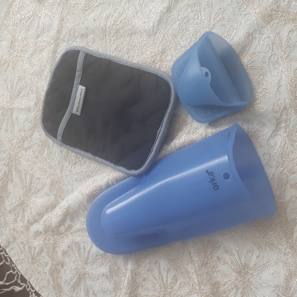 KitchenAid Other - Hot pot gloves.  3 pieces (1053)